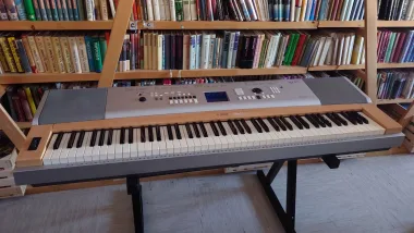 Yamaha DGX-630 - digitalni piano